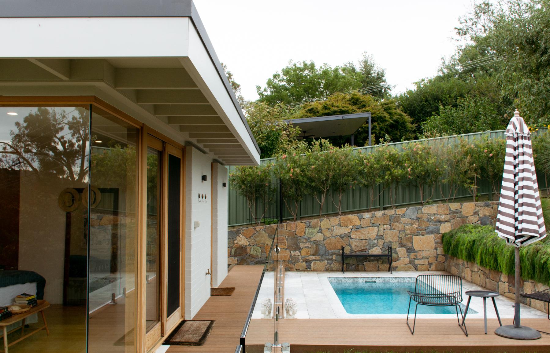 Glass corner window and outdoor plunge pool 